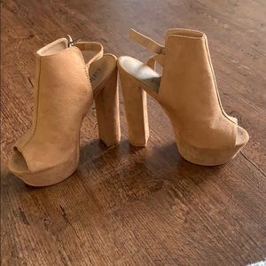 BOOTIE CAMEL PLATFORM HEEL